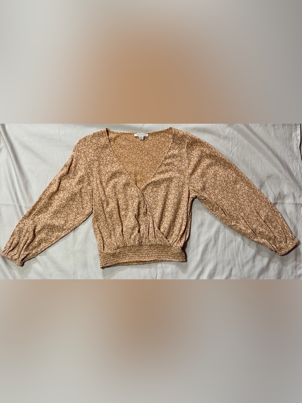 American Eagle Floral Wrap Smocked Long Sleeve Size‎ Small 100% Viscose